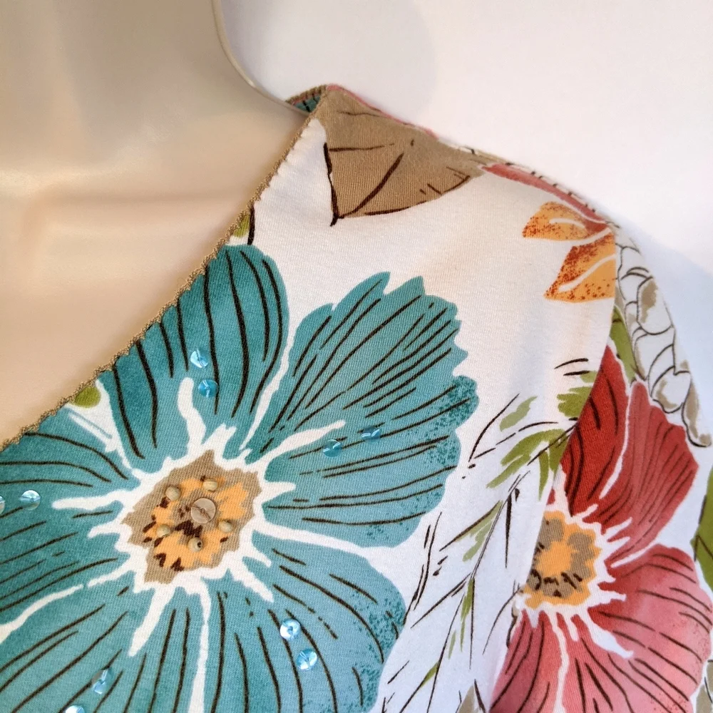 Alfred‎ Dunner floral v-neck t-shirt